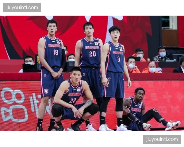 格拉斯纳五后卫体系零封铁锤帮，水晶宫防守三区夺回球权23次